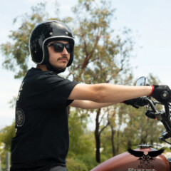 casco-motocicleta-biltwell-bonanza-spectrum-gloss-black-modelo-en-moto.jpf